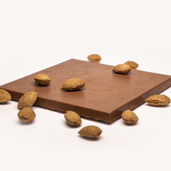 Plaque à Casser Mangoky 33% Aux Amandes